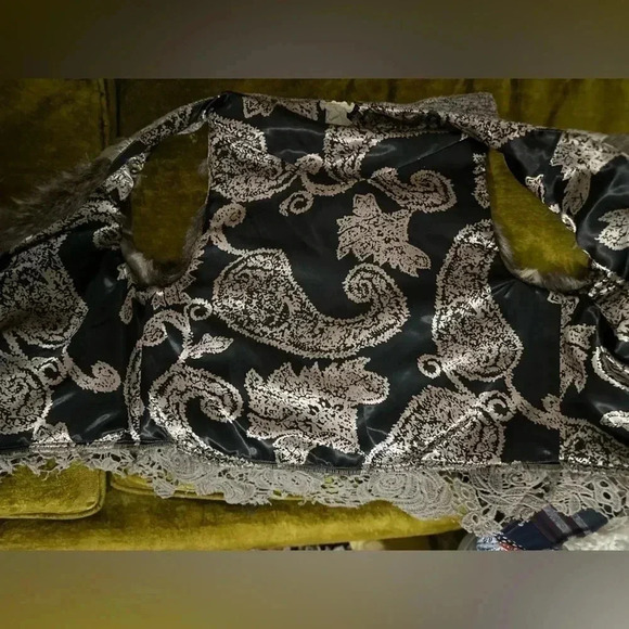 Gimmicks faux fur and lace vest - Picture 4 of 6